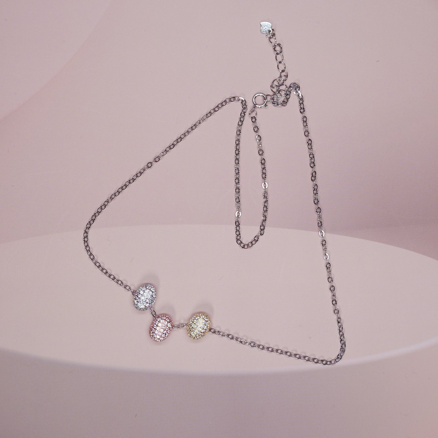 Trio style chain pendant