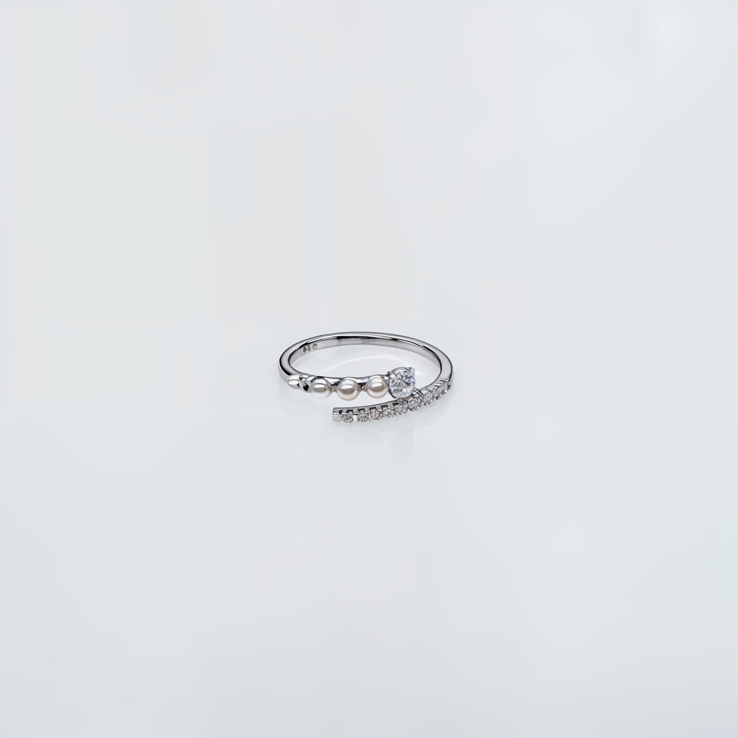 “Pearl Grace Dual-Band Ring – Italian 92.5 Silver with CZ Elegance”