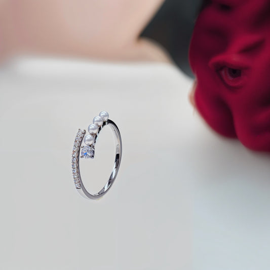 “Pearl Grace Dual-Band Ring – Italian 92.5 Silver with CZ Elegance”